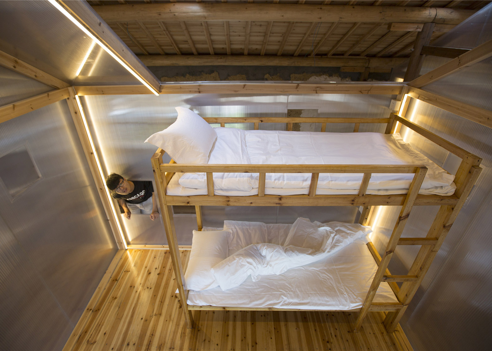 papas-hostel-pingtian-village-joe-fang-zhejiang-province-rammed-earth-house-renovation-international-youth-hostel-rooms-within-rooms-translucent-light_dezeen_1568_5