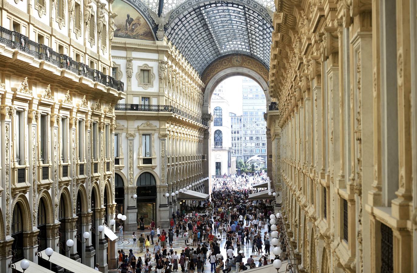 People walk along the Galleria Vittorio Emanuele II shopping mall in Milan, August 25, 2015. Long the ugly sister to Florence, Venice and Rome, Italy's business capital Milan is enjoying a renaissance, its once drab skyline coming to life and a new creative vibrancy emerging. Picture taken August 25, 2015. To match Feature ITALY-MILAN/ REUTERS/Flavio Lo Scalzo