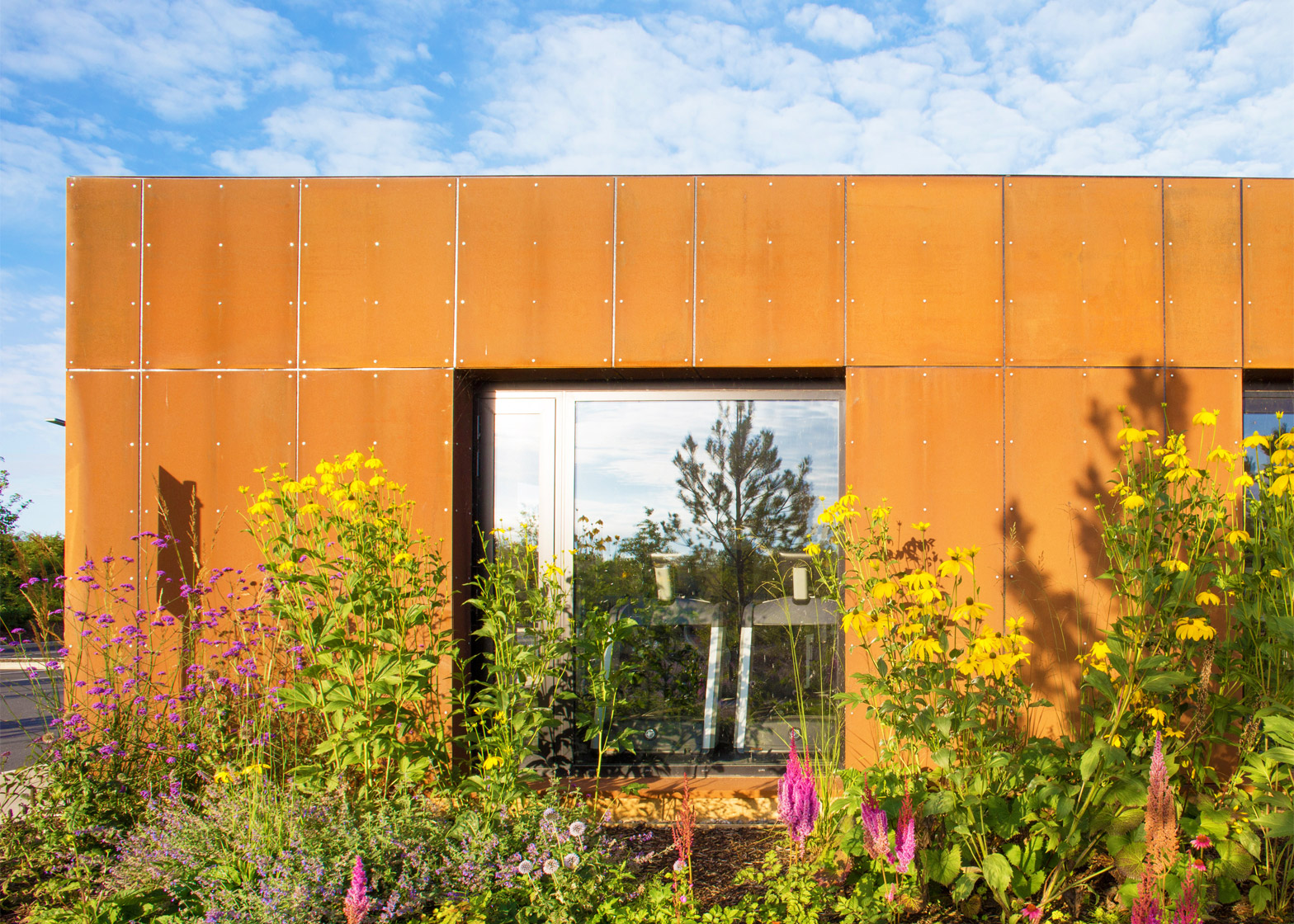 nenagh-leisure-centre-town-park-abk-architects-county-tipperary-ireland-swimming-pool_dezeen_1568_1