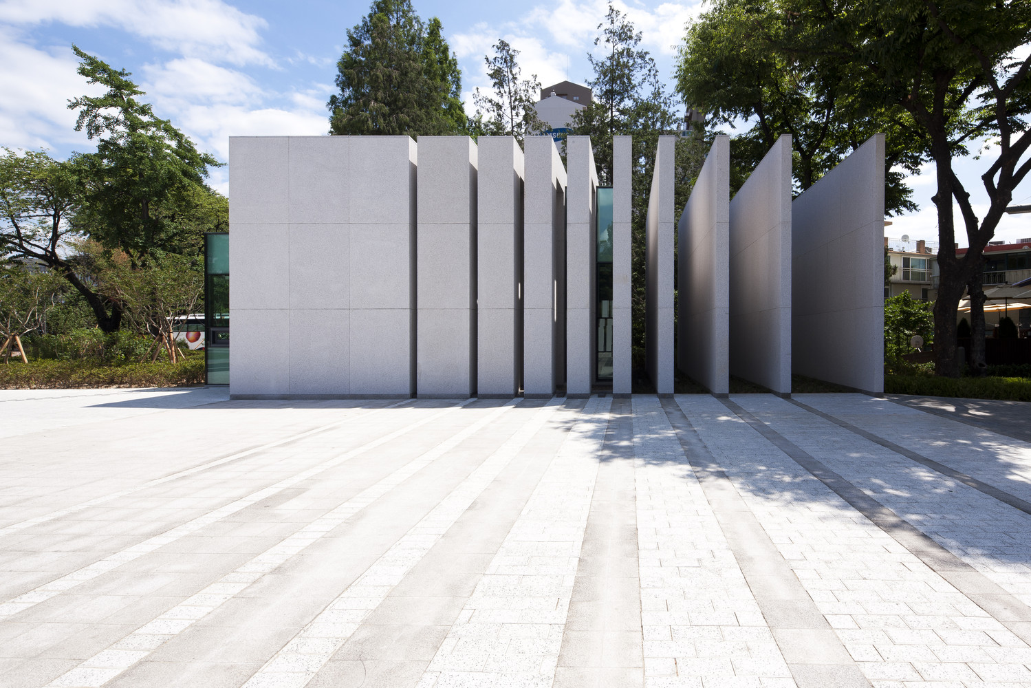 utaa_main_entrance_of_the_univ-_of_seoul_07_oejin_hyo-suk