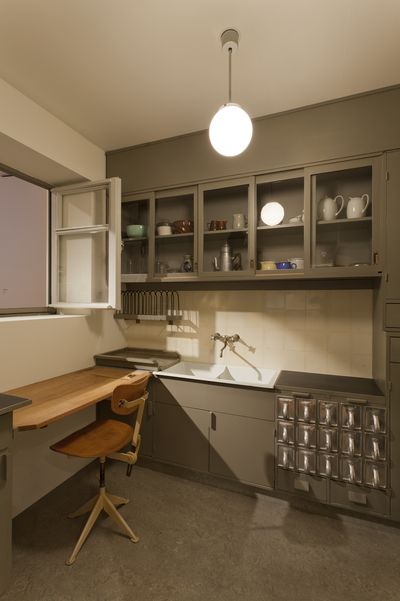 آشپزخانه فرانکفورت. لیهوتزکی. از موزه هنرهای مدرن