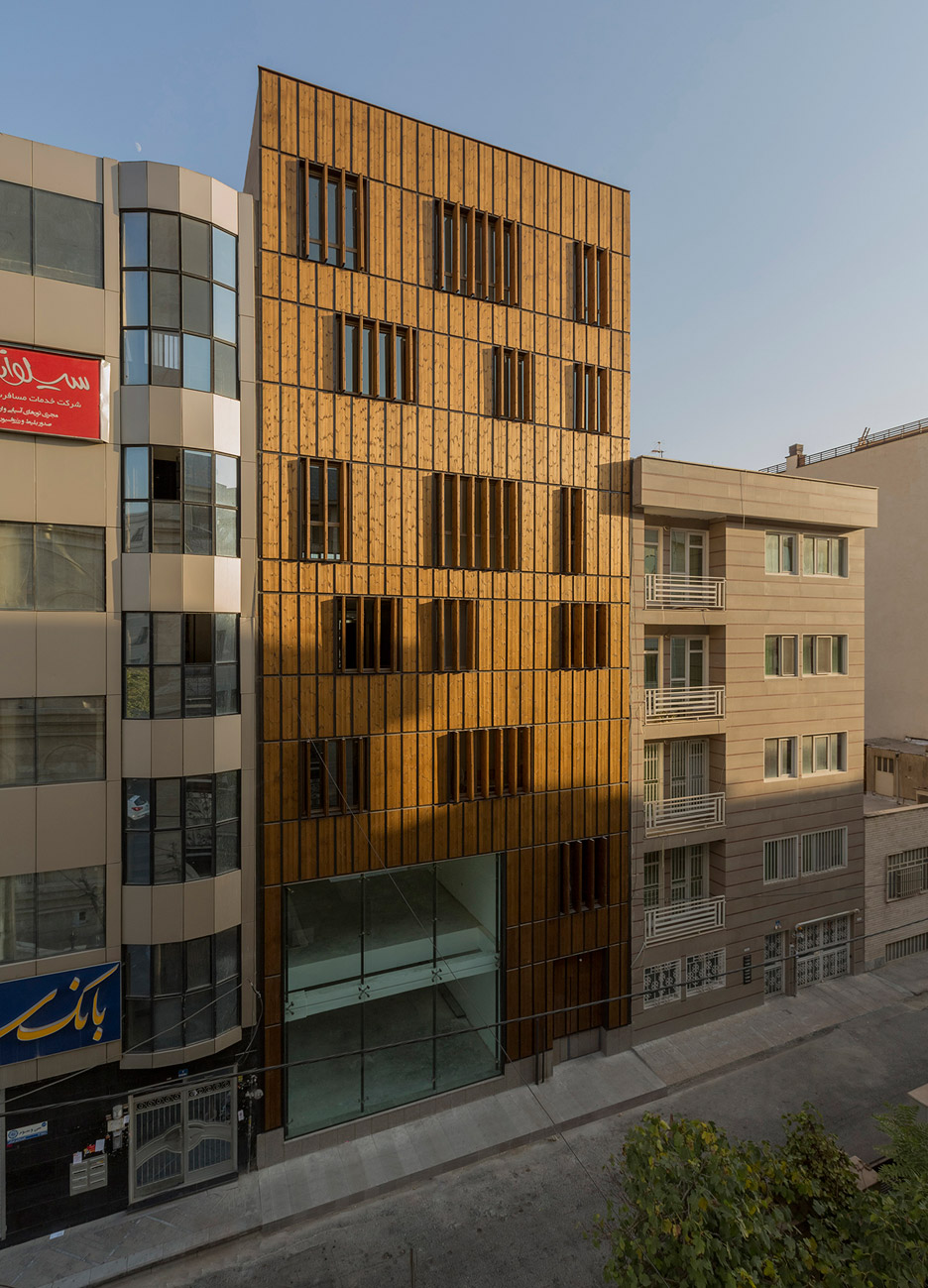 office-block-tehran-lp2-architecture-studio-iran-commercial-facade-connection-relationship-interior-exterior-wood_dezeen_936_13