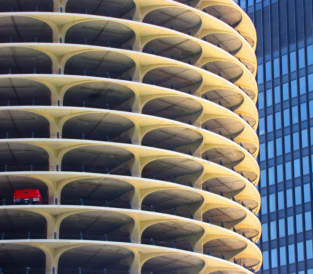 Marina City, Chicago. One-car garage. © O Plasson/Flickr