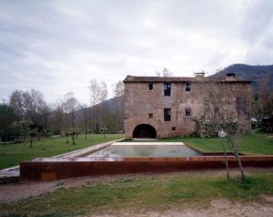 Pond and exteriors in "La Vila" de Trincheria, Bianya. Girona 2002 . 2003