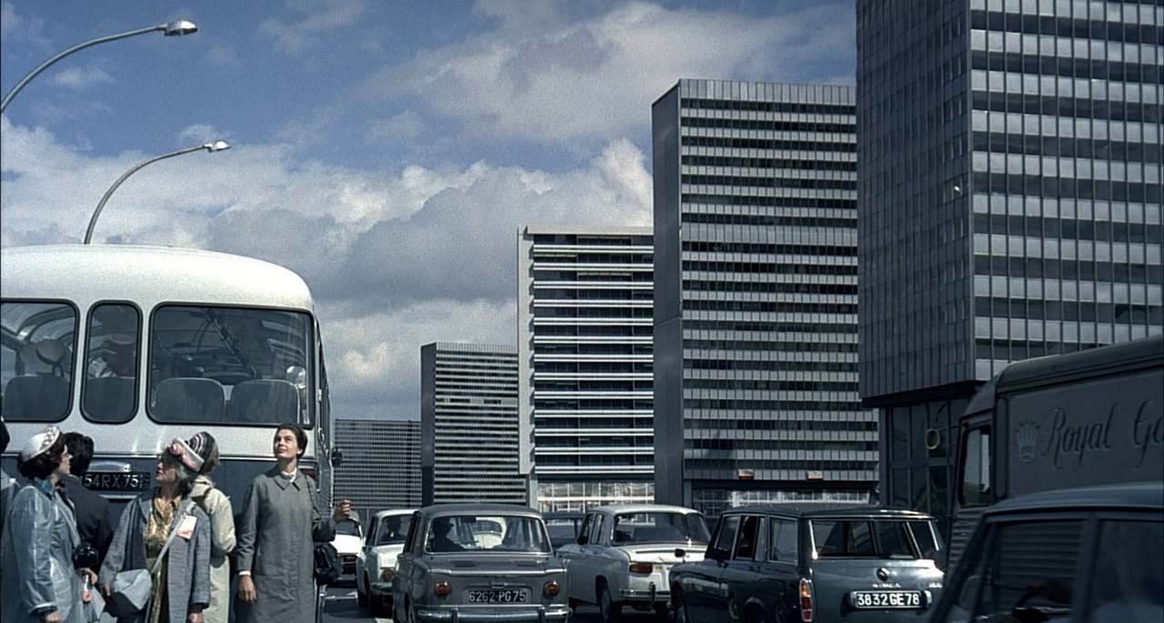 منظر شهری فیلم زنگ تفریح، اثر ژاک تاتی
